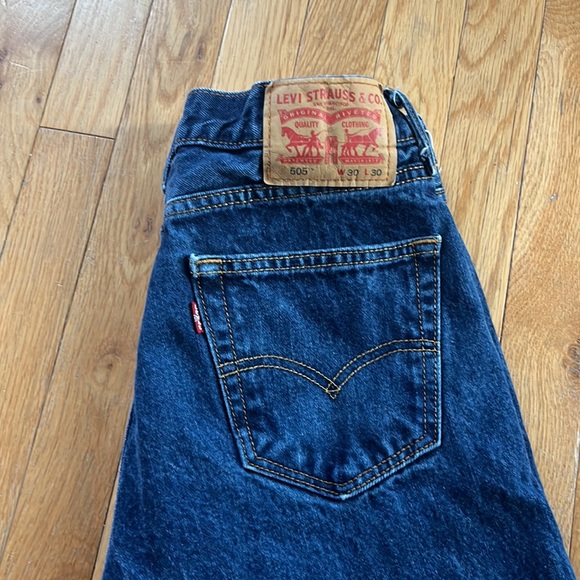 Dark wash LEVIS jeans 505s - Picture 3 of 4